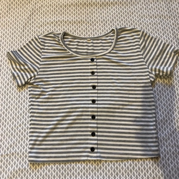 SHEIN Tops - Stripped tshirt!